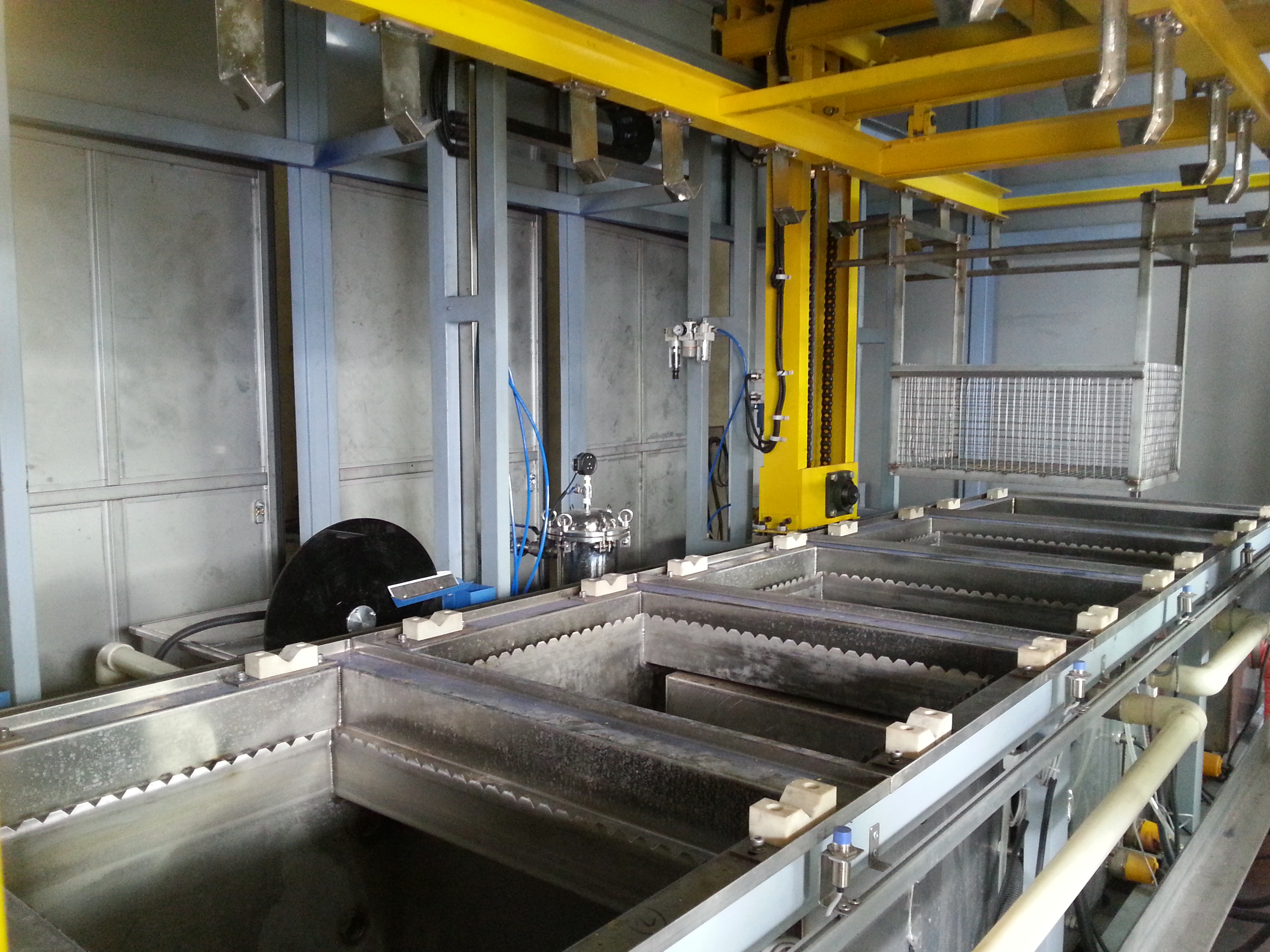 龍門(mén)式全自動(dòng)超聲清洗烘干機(jī)